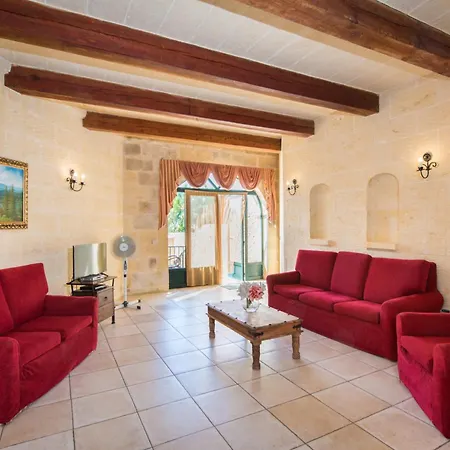 3 Bedroom With Private Pool & Views Nadur