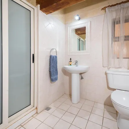 Σπίτι διακοπών 3 Bedroom With Private Pool & Views *