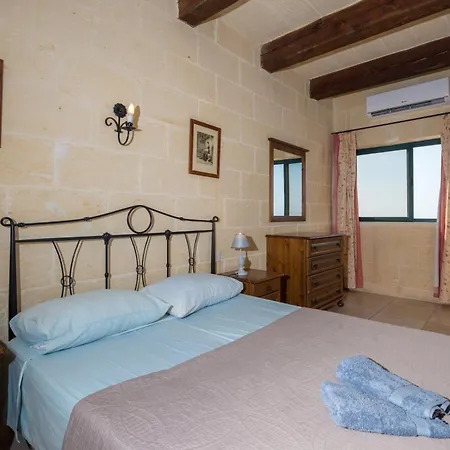 3 Bedroom With Private Pool & Views Ferienhaus *