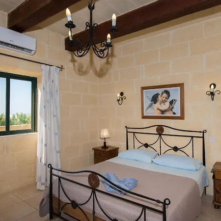 3 Bedroom With Private Pool & Views Holiday home Nadur