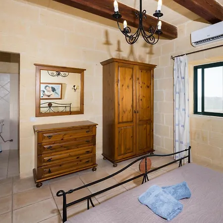 3 Bedroom With Private Pool & Views *