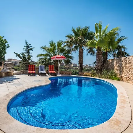 3 Bedroom With Private Pool & Views *